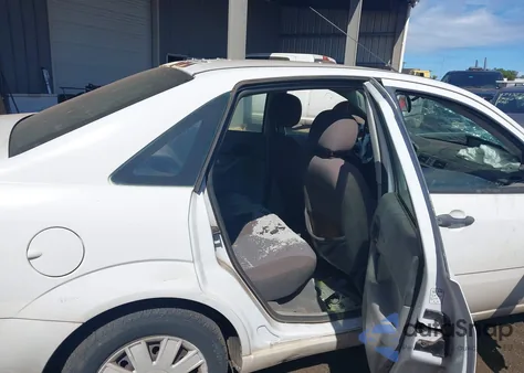 2006 Ford Focus Zx4 z USA, uszkodzony, nr VIN 1FAFP34N96W257652